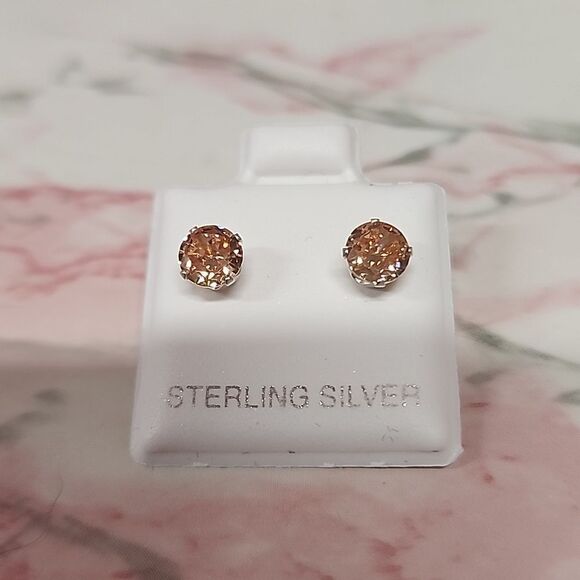 Topaz 925 4mm stud earings NWT SUPER BRILLIANT - Picture 1 of 5